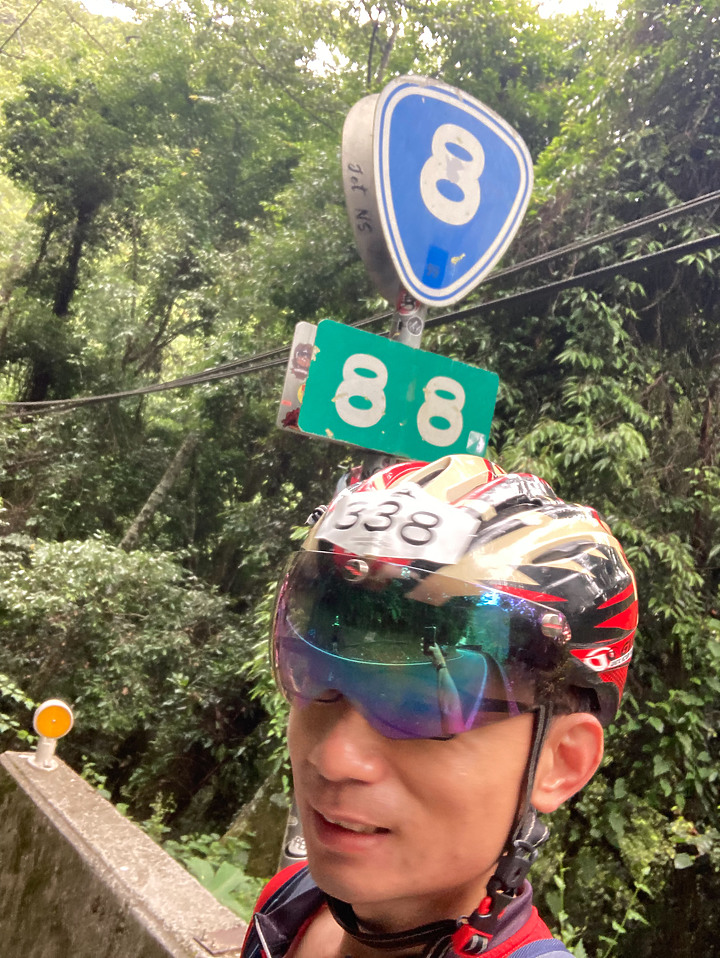 點我看大圖 背著空拍機切地瓜
