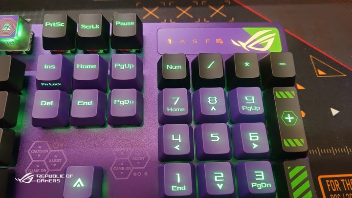 (簡單開箱)ROG x EVA Scope RX & ROG Scabbard II EVA 雙防水鍵盤&滑鼠墊