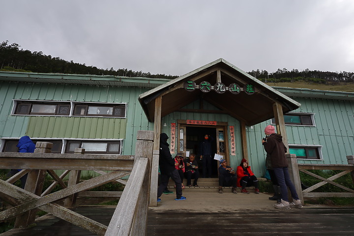 百岳練習生,【雪山主東】第一次住山屋負重登山2天2夜紀錄