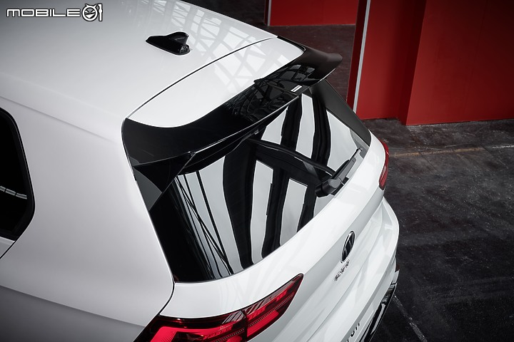 【國內新訊】Volkswagen推出新年式Golf GTI經典駕馭版,標配DCC、接單價159.8萬元起;另同步公布其他車系2023年式接單價!