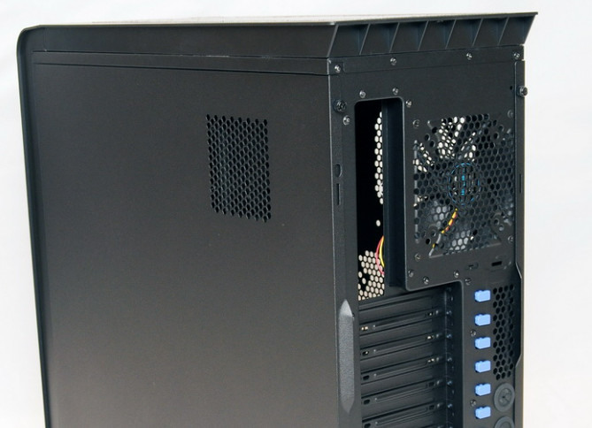 請教關於我的機殼這一邊有設計一個風扇要往哪邊吹才對?