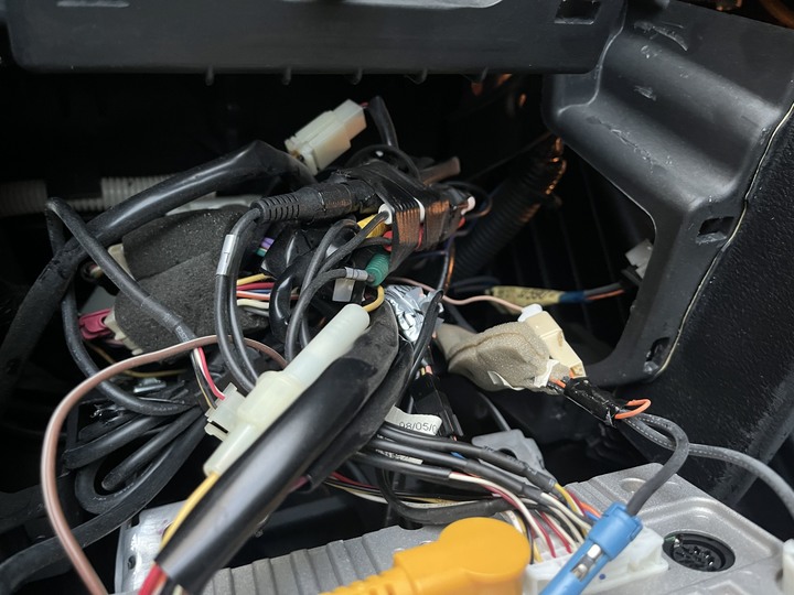Sony XAV-AX5500 接Camry 6代方向盤按鍵問題