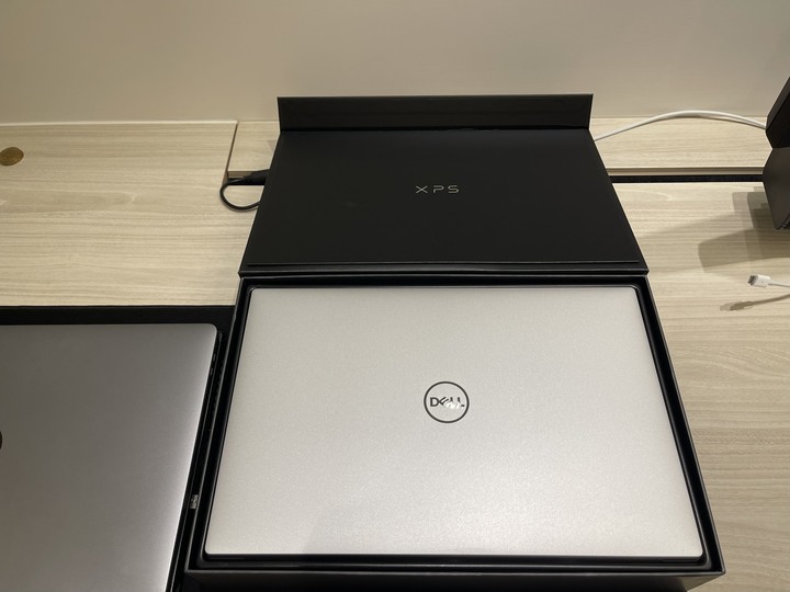 Dell XPS15 9520 開箱