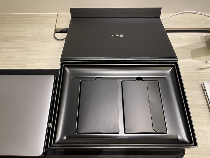 Dell XPS15 9520 開箱