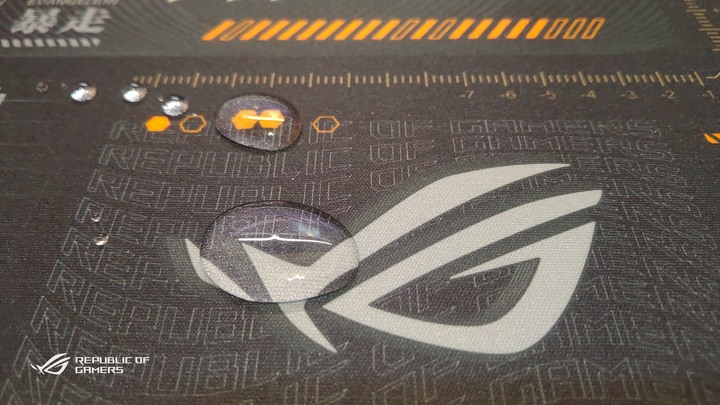 (簡單開箱)ROG x EVA Scope RX & ROG Scabbard II EVA 雙防水鍵盤&滑鼠墊