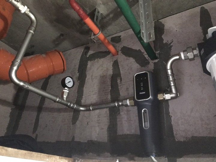 大樓洗完水塔後的悲劇事件....血噴數萬塊