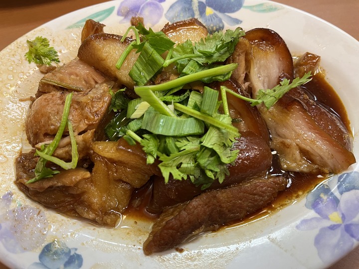 [食記] 黃記魯肉飯，台灣台北中山，香黏美味帶著膠質的豬腳和滷肉飯