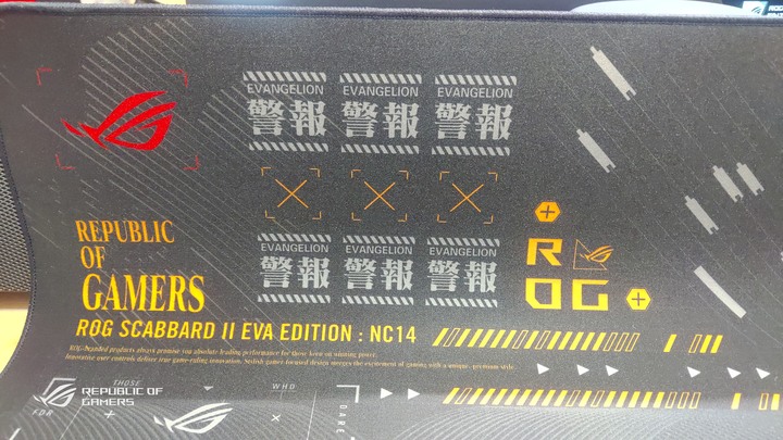 (簡單開箱)ROG x EVA Scope RX & ROG Scabbard II EVA 雙防水鍵盤&滑鼠墊