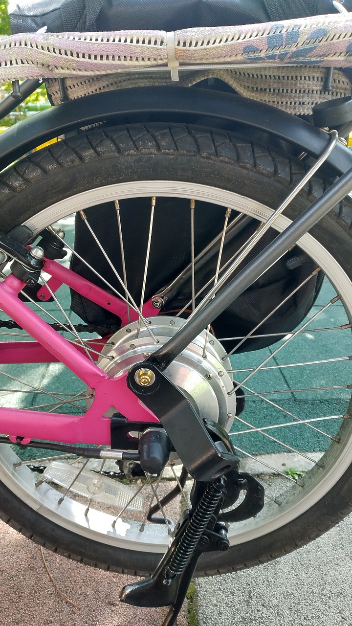 單車連寵物拖車的結構,用螺絲膠還是拿去焊?