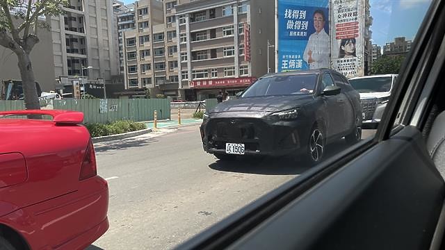 MG首款導入的HS是新款的耶