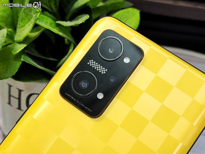 點我看大圖 realme GT Neo 3T深度開箱使用心得 – 經典延續之作,個性化風格的電競手機