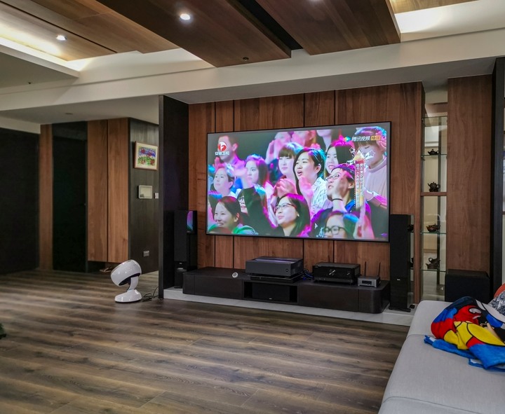 7.1聲道的卡拉OK視聽室,100吋benq 雷射電視 v7050i +抗光幕簡易安裝開箱