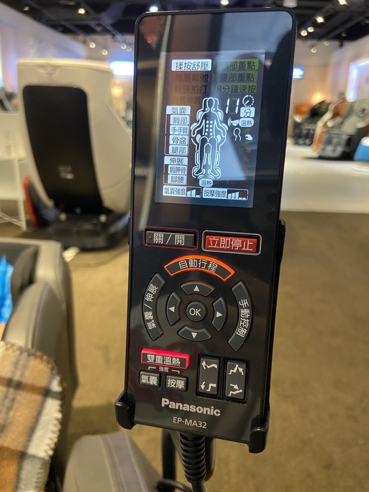 80K上下按摩椅試坐選購分享(Panasonic EP-MA32、FUJI FG8160、喬山流光椅A393)