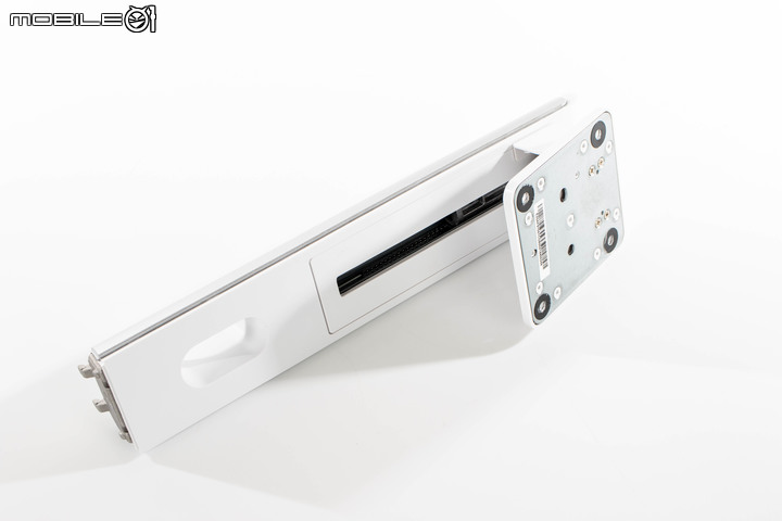 微星 Modern AM272P 12M All in One 電腦開箱實測 搭載豐富介面與美型設計的辦公能手