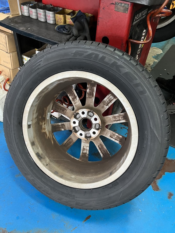 Audi Q3 235/55/17 FALKEN飛隼FK510 SUV 換胎分享