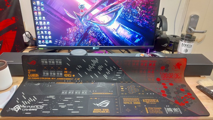 (簡單開箱)ROG x EVA Scope RX & ROG Scabbard II EVA 雙防水鍵盤&滑鼠墊