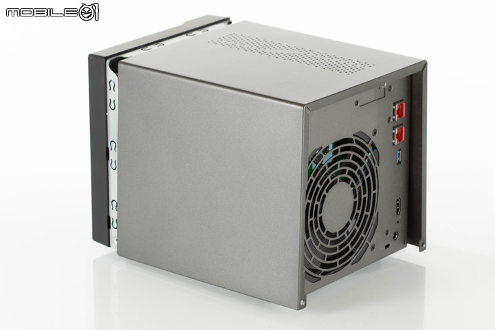 ASUSTOR Lockerstor AS6704T NAS 開箱實測 以 2.5 Gbps、4 SSD 配置的效能儲存裝置