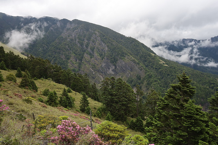 百岳練習生,【雪山主東】第一次住山屋負重登山2天2夜紀錄