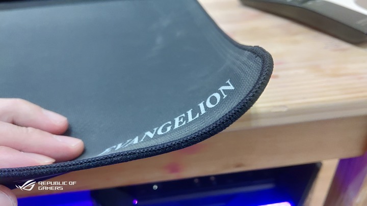 (簡單開箱)ROG x EVA Scope RX & ROG Scabbard II EVA 雙防水鍵盤&滑鼠墊