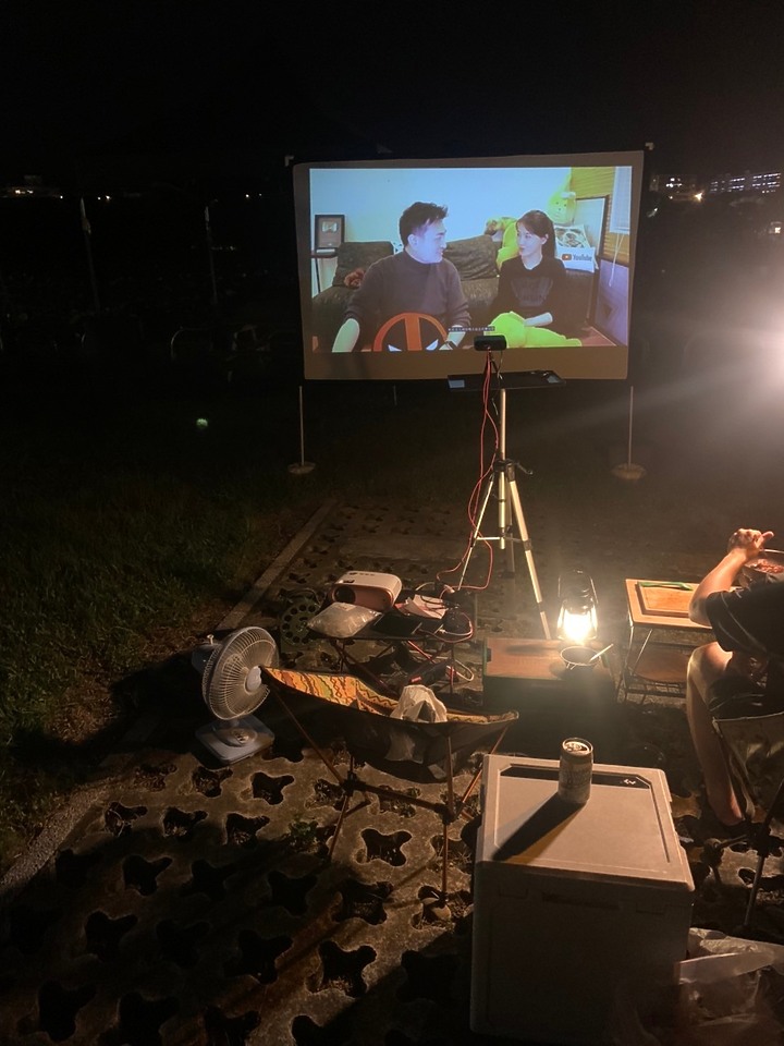點我看大圖 開箱【微米】P3 DLP微型投影機(免插電口袋機)