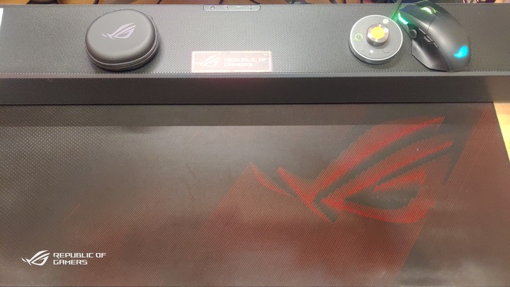 (簡單開箱)ROG x EVA Scope RX & ROG Scabbard II EVA 雙防水鍵盤&滑鼠墊