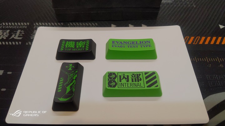 (簡單開箱)ROG x EVA Scope RX & ROG Scabbard II EVA 雙防水鍵盤&滑鼠墊