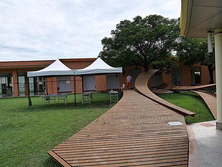 臺東市 台東美術館 — 後山唯一縣級美術館,有著茂密樹林與特色館室之打卡景點 — 臺東兩天一夜鐵道快閃行旅 (五)