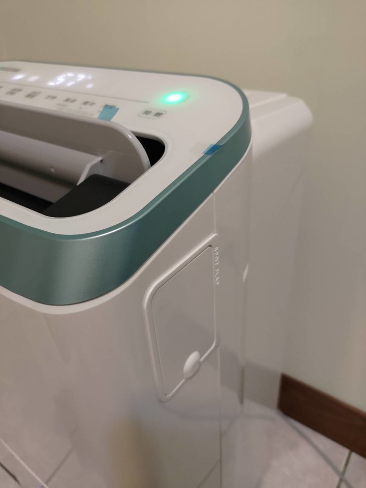 日立除濕機280HH1開箱-烘鞋子超好用