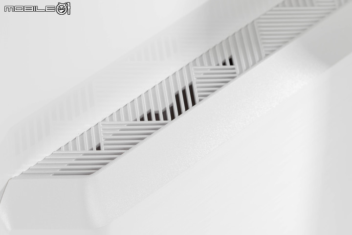 微星 Modern AM272P 12M All in One 電腦開箱實測 搭載豐富介面與美型設計的辦公能手