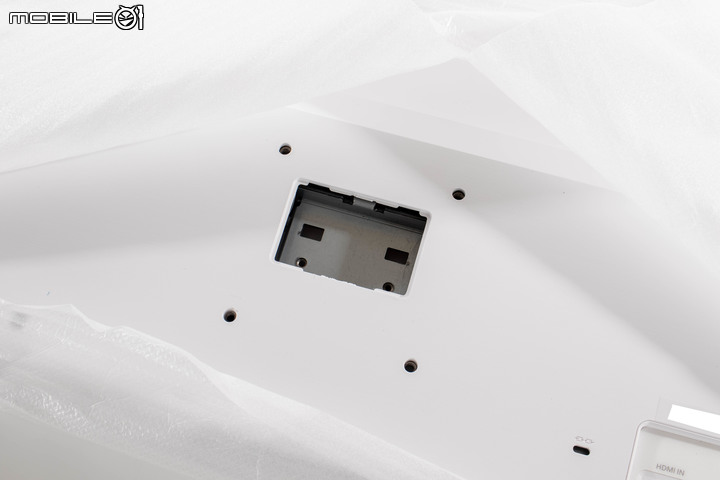 微星 Modern AM272P 12M All in One 電腦開箱實測 搭載豐富介面與美型設計的辦公能手