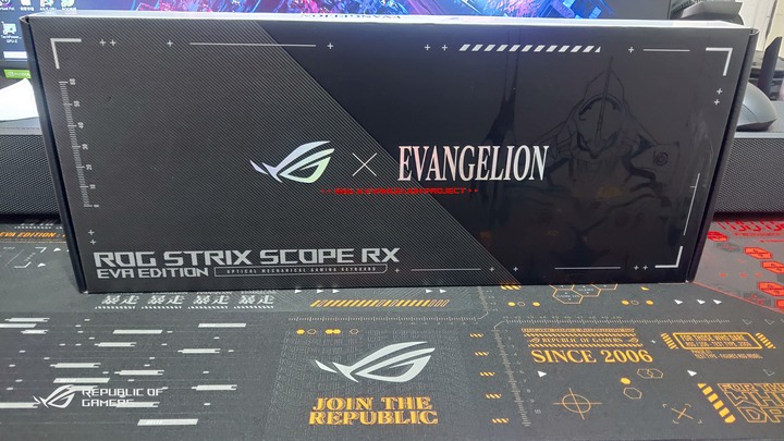 (簡單開箱)ROG x EVA Scope RX & ROG Scabbard II EVA 雙防水鍵盤&滑鼠墊