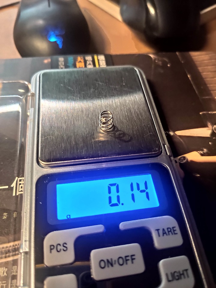 點我看大圖 無線滑鼠~~電池減重 (沒事別亂用輕量滑鼠)