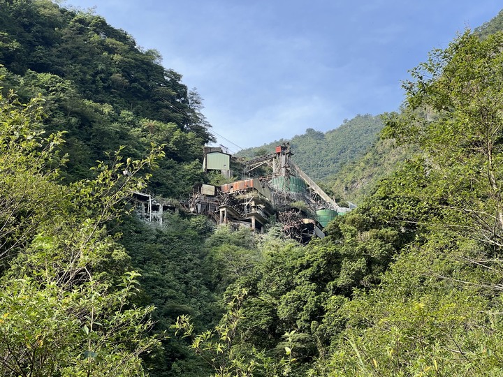 夏日涼快活- 武荖坑林道親子騎水趣