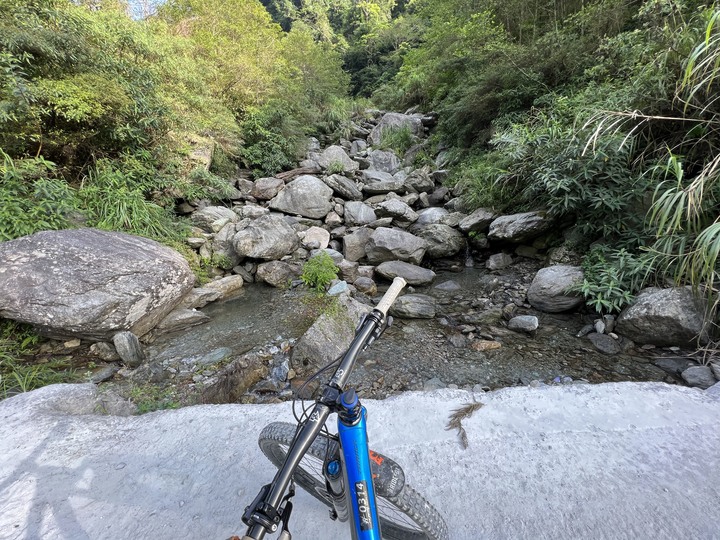 夏日涼快活- 武荖坑林道親子騎水趣