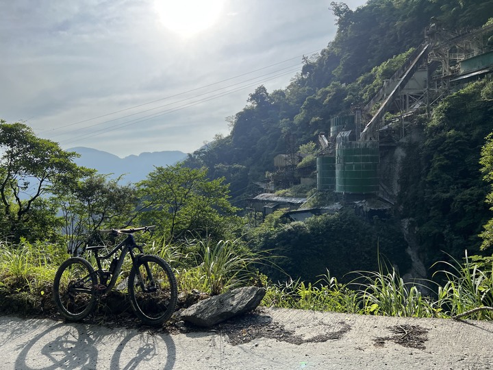 夏日涼快活- 武荖坑林道親子騎水趣