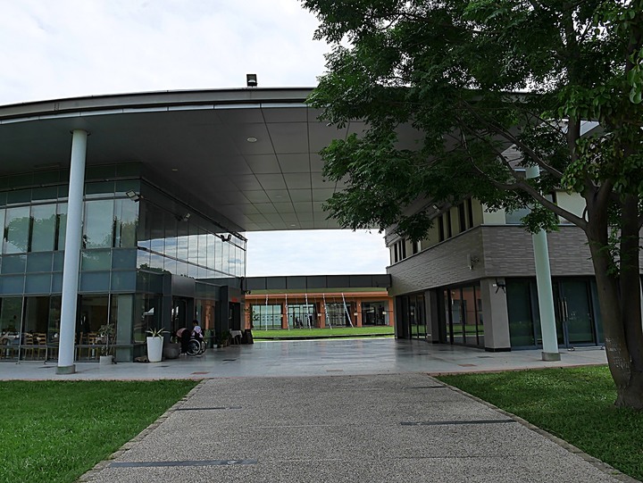 臺東市 台東美術館 — 後山唯一縣級美術館,有著茂密樹林與特色館室之打卡景點 — 臺東兩天一夜鐵道快閃行旅 (五)