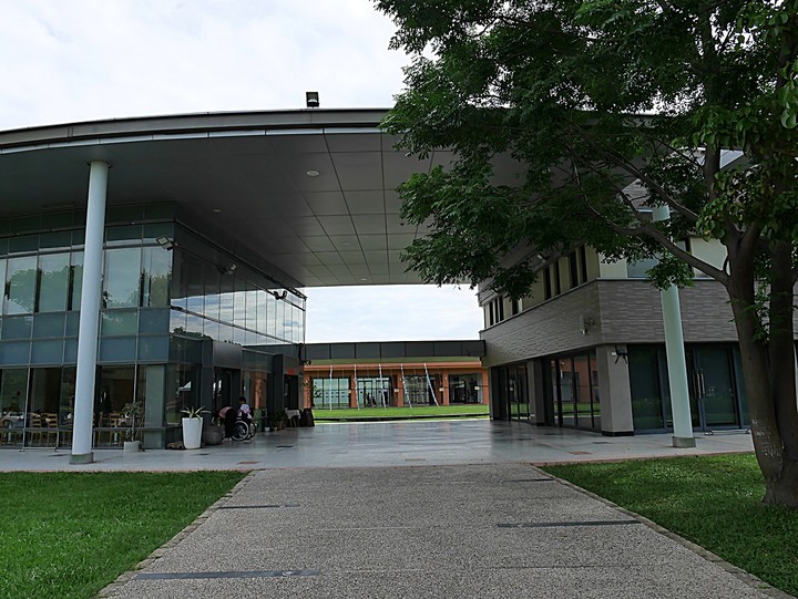 臺東市 台東美術館 — 後山唯一縣級美術館，有著茂密樹林與特色館室之打卡景點 — 臺東兩天一夜鐵道快閃行旅 (五)