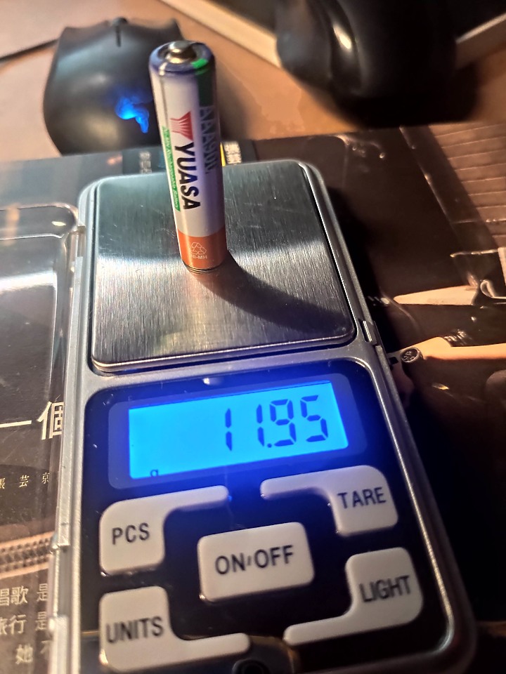 點我看大圖 無線滑鼠~~電池減重 (沒事別亂用輕量滑鼠)
