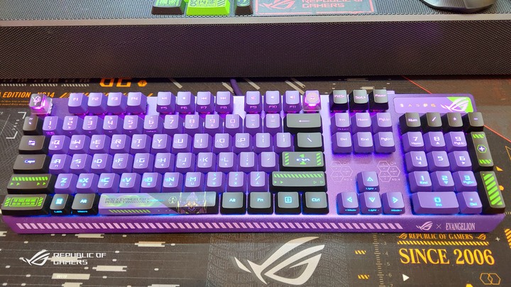 (簡單開箱)ROG x EVA Scope RX & ROG Scabbard II EVA 雙防水鍵盤&滑鼠墊