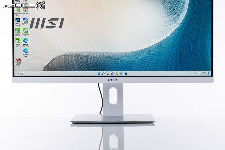 微星 Modern AM272P 12M All in One 電腦開箱實測 搭載豐富介面與美型設計的辦公能手