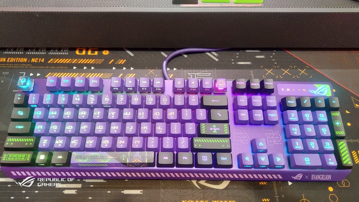 (簡單開箱)ROG x EVA Scope RX & ROG Scabbard II EVA 雙防水鍵盤&滑鼠墊
