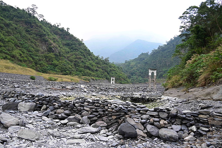 點我看大圖 因莫拉克風災景觀消失的來義大峽谷現在景觀及銀河,從1月30日至7月19日的記錄。