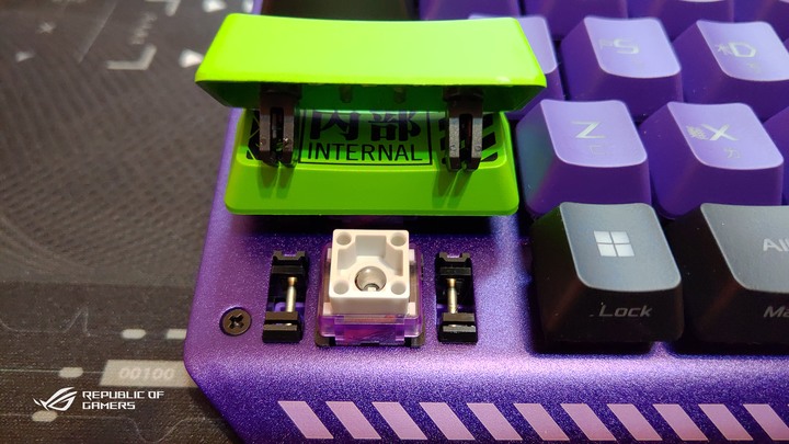 (簡單開箱)ROG x EVA Scope RX & ROG Scabbard II EVA 雙防水鍵盤&滑鼠墊