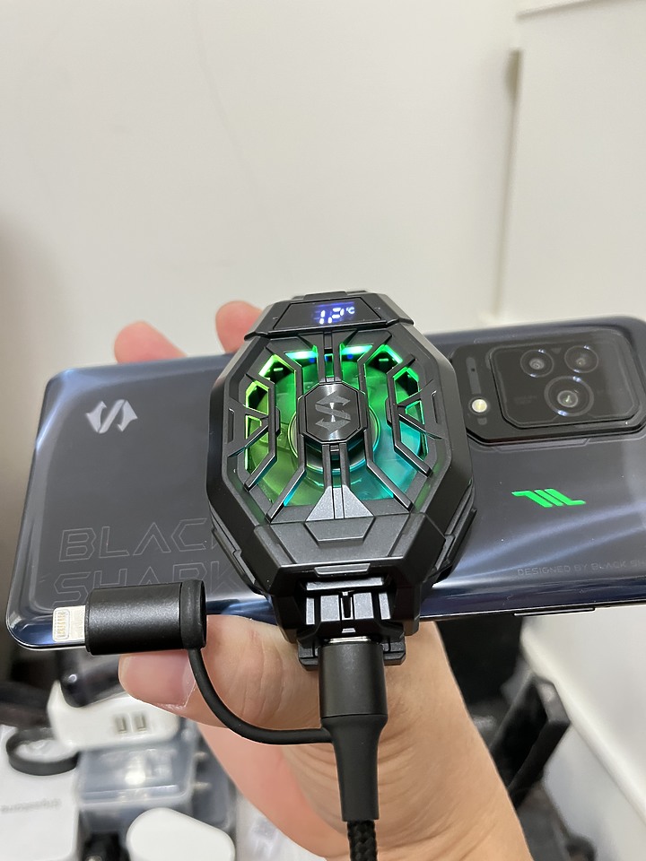 台版 黑鯊5 為遊戲而生 熱騰騰提前出爐