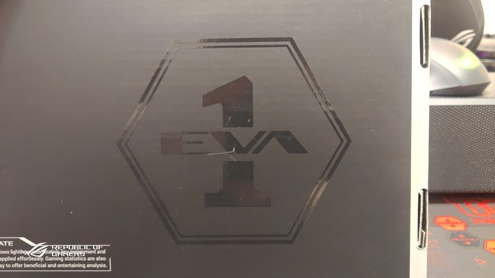 (簡單開箱)ROG x EVA Scope RX & ROG Scabbard II EVA 雙防水鍵盤&滑鼠墊