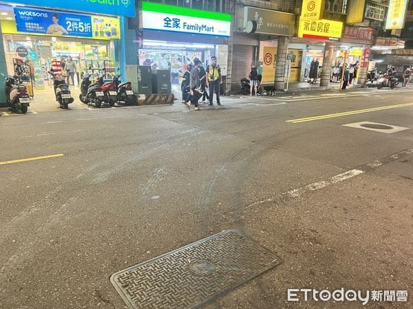 快訊／轎車暴衝！3人等公車遭撞飛1人當場失去呼吸心跳