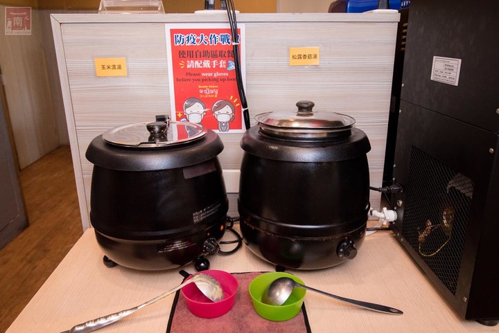 【臺南美食】台南炸雞披薩吃到飽就這家,也推出防疫外帶全餐點全面9折,加碼外帶全家餐自取只要469元~Double Cheese打爆起司