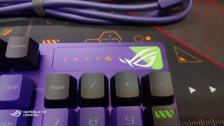 (簡單開箱)ROG x EVA Scope RX & ROG Scabbard II EVA 雙防水鍵盤&滑鼠墊