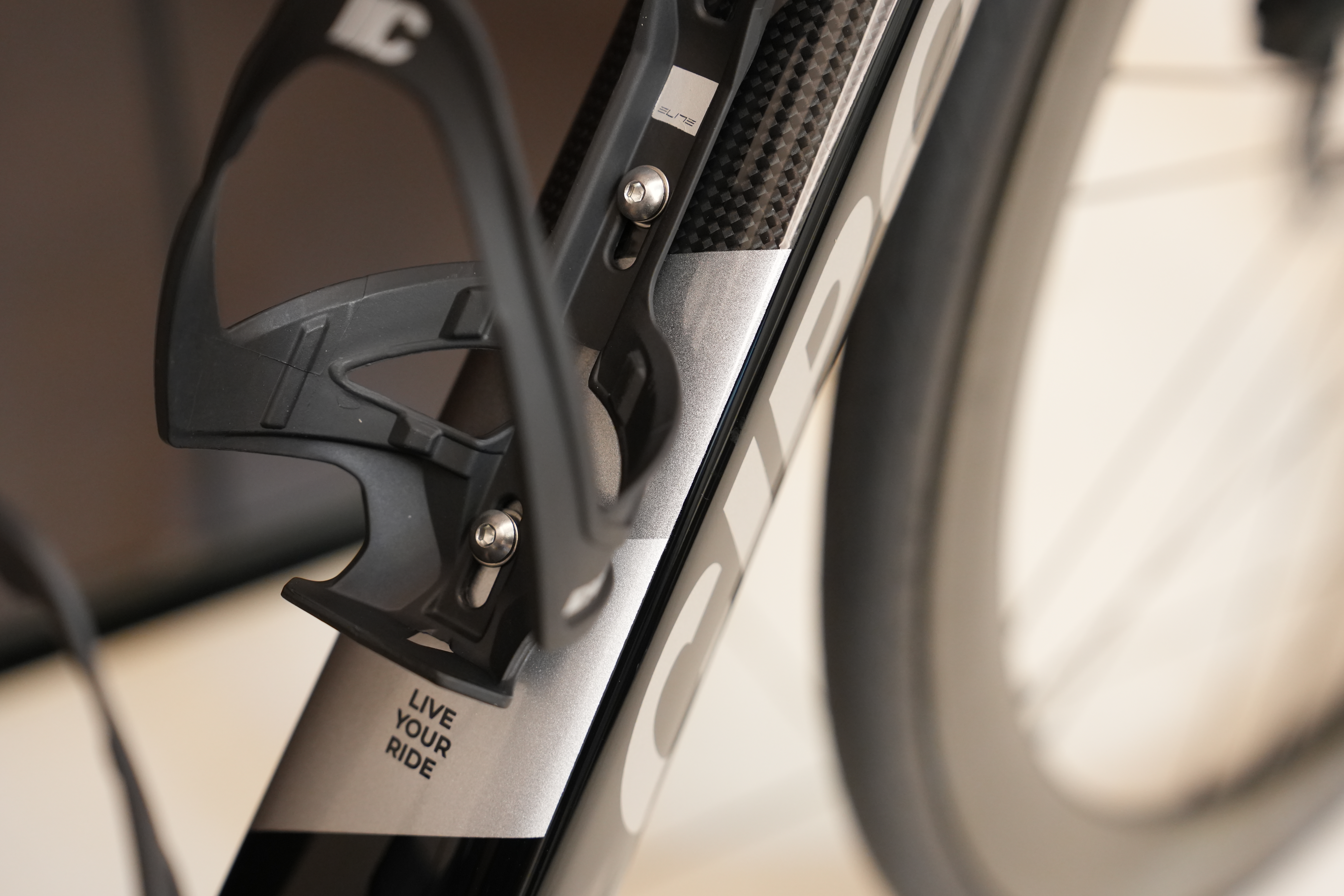 [開箱]我的第十二台公路車 CIPOLLINI BOND 2