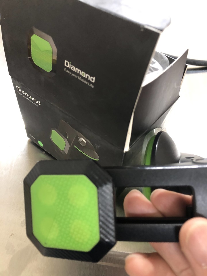 點我看大圖 【XII - 裝備、技能同步更新】手機架、車鑰電池更換技巧及下層後車廂墊